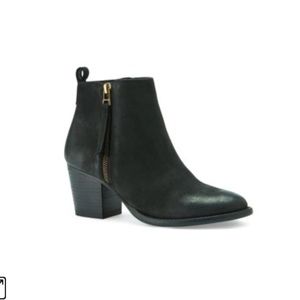 Blondo “Vegas” waterproof Leather Ankle Bootie 38